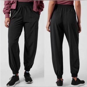 EUC- Athleta ‘Savannah’ Jogger w/Zip Pockets